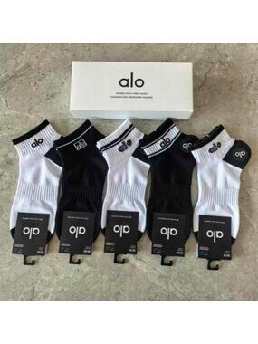 A44- ALO Yoga Men's Black & White Color Block Ankle Socks 5-Pair Box Set - NWT